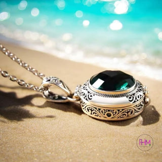 Witch’s Enchanted Mirror Locket Necklace 💚