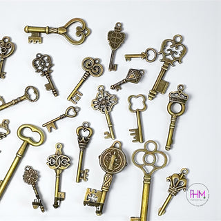 Witches Vintage Majickal Key 🗝️✨