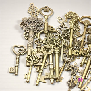 Witches Vintage Majickal Key 🗝️✨