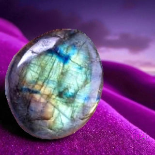 Purple Flash Labradorite Palm Stone 🔮