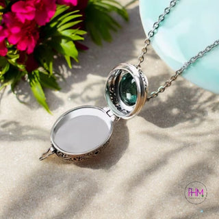 Witch’s Enchanted Mirror Locket Necklace 💚