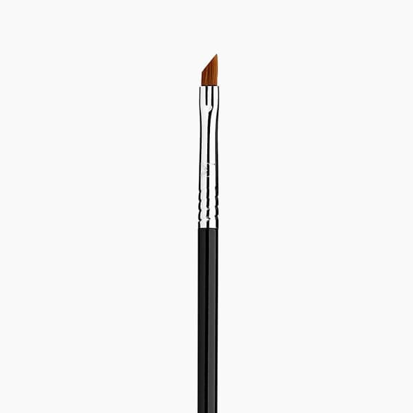 E06 WINGED LINER BRUSH - Done
